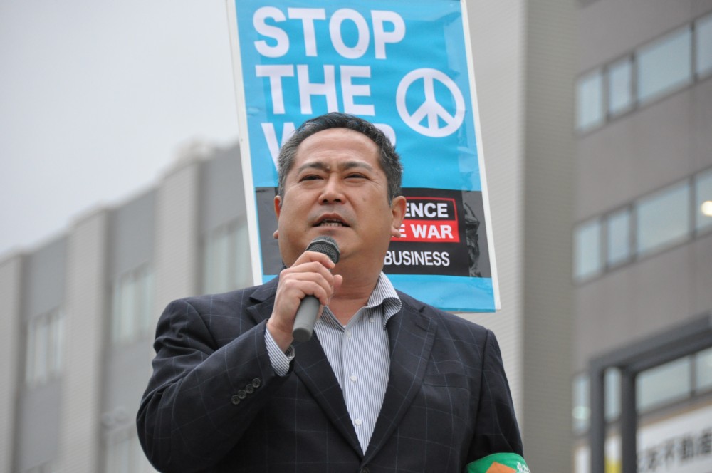 主催者を代表して挨拶する山木紀彦・北海道平和運動フォーラム代表
