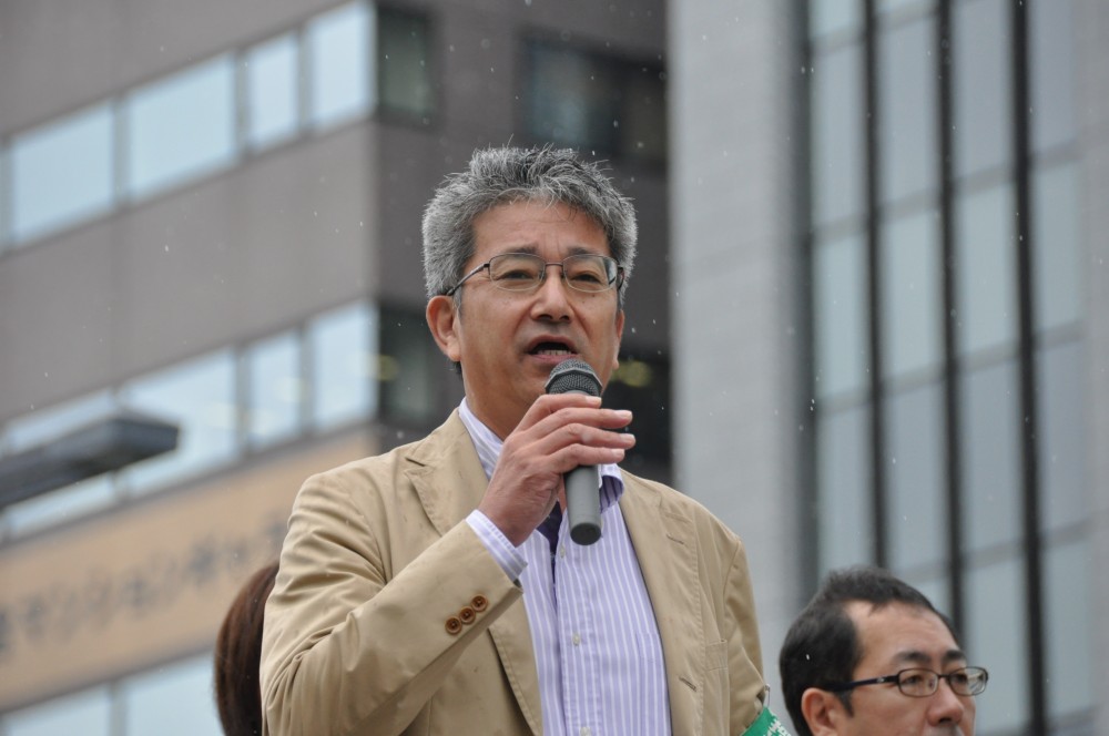 主催者を代表して挨拶する北海道平和運動フォーラムの長田・代表