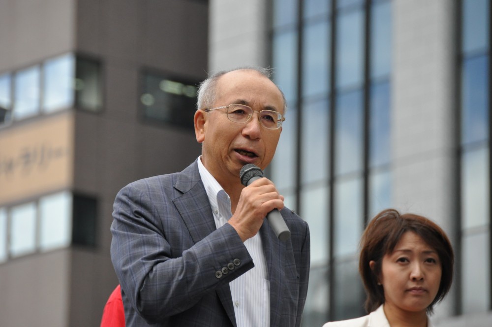 北海道生協連会長理事の麻田信二さんは、「憲法改悪がいよいよ現実味を帯びてきた。一日も早く安保関連法を廃止しよう」と訴えた。