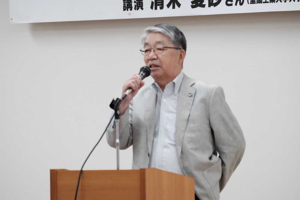 主催者を代表して挨拶する江本・北海道平和運動フォーラム代表