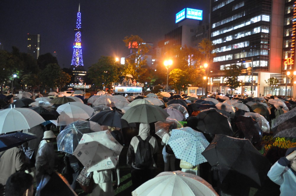 雷雨の激しい悪天候にもかかわらず、700人が参加した9.19総がかり行動
