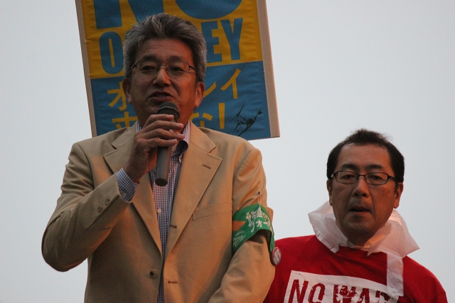 主催者挨拶する北海道平和運動フォーラムの長田・代表。隣は、黒澤・北海道憲法共同センター共同代表